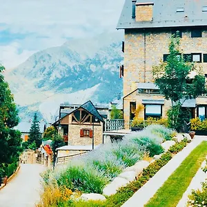 Hostal Alberg Taull, Estación